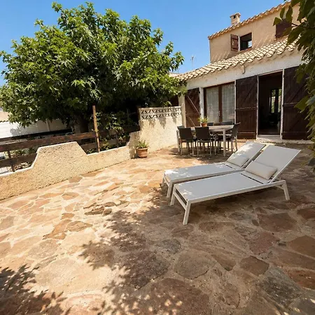 Dom wakacyjny Mediterranean Walking Distance To The 2 Terraces