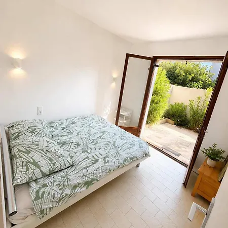 Mediterranean Walking Distance To The 2 Terraces Dom wakacyjny