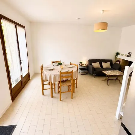 Mediterranean Walking Distance To The 2 Terraces 度假居