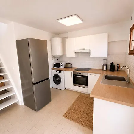 Mediterranean Walking Distance To The 2 Terraces Dom wakacyjny *