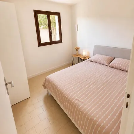 Dom wakacyjny Mediterranean Walking Distance To The 2 Terraces *